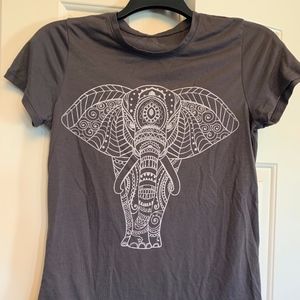 Zoe + Liv Elephant Print T-shirt - Large